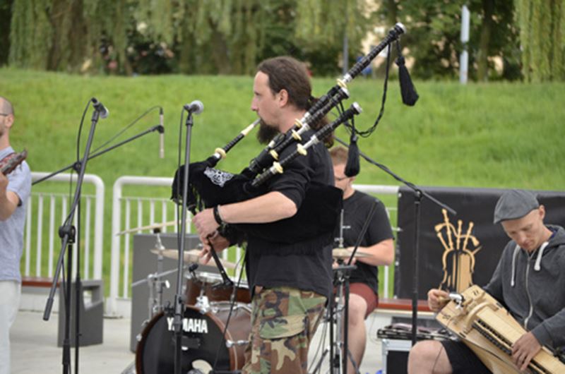 Na przystani kajakowej zagrał zespół Etnostation