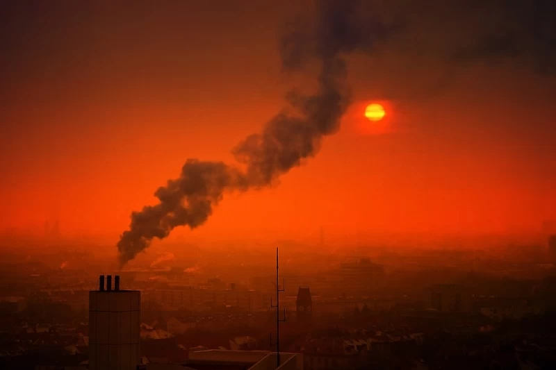 Prof. Kleczkowski: smog sojusznikiem koronawirusa