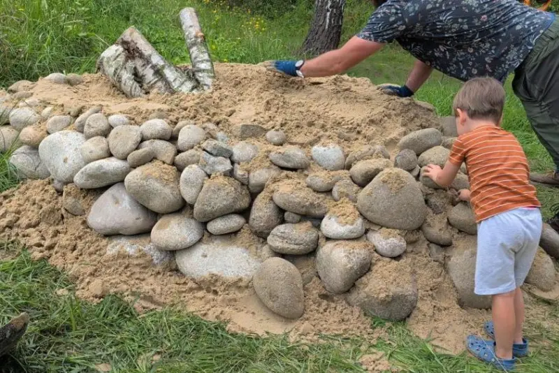 W Radlinie powstało pierwsze sandarium dla dzikich pszczół