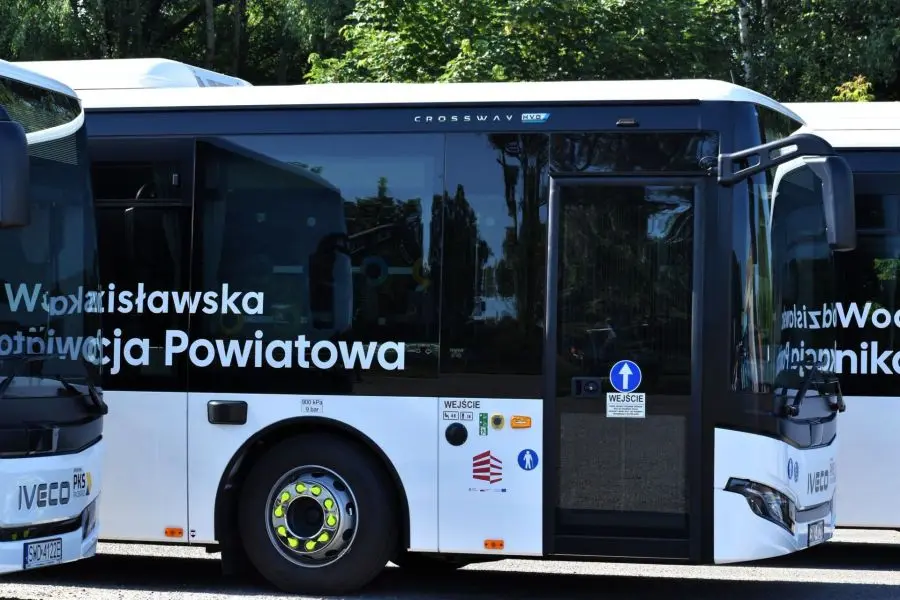 Cztery niskoemisyjne autobusy zasiliły Wodzisławską Komunikację Powiatową